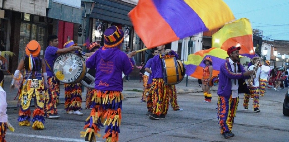 Ro Colorado se viste de color al ritmo del Carnaval 